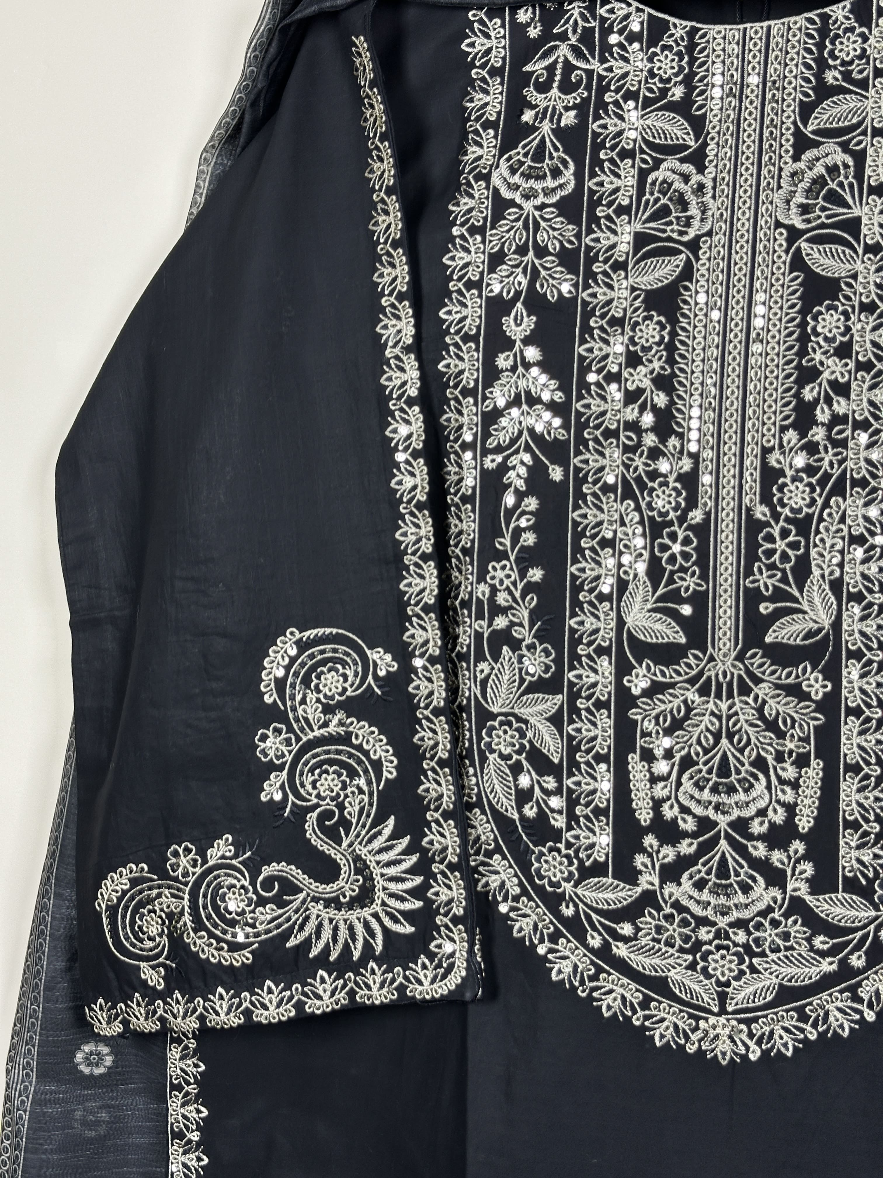 ARA-604-Black-3Pc Ready To Wear Embroidered Lawn Dress