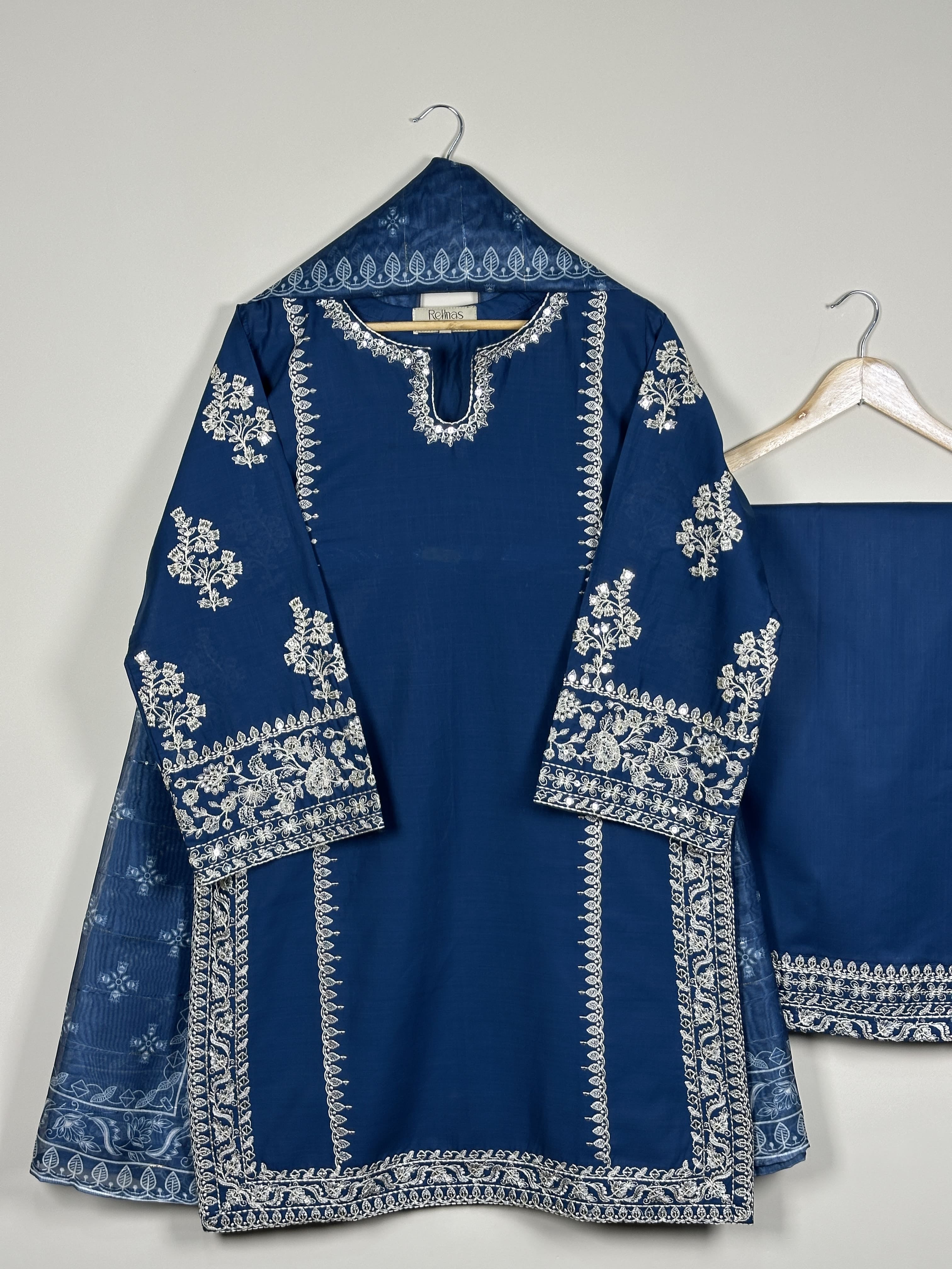 ARA-618- Zinc-3Pc Ready To Wear Embroidered Lawn Dress